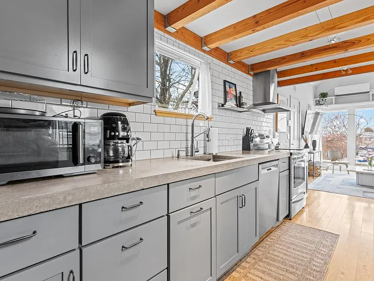 51 Hammond St — Photo 3