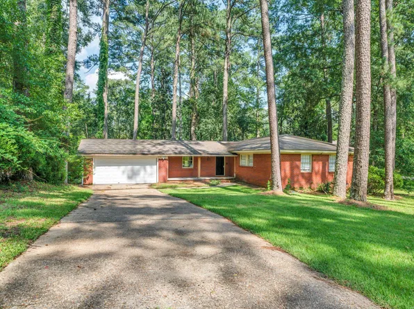3307 Pinehaven Dr, Laurel, MS 39440