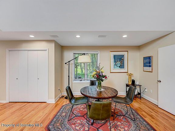 5th image of 121 Oakford Gln #38