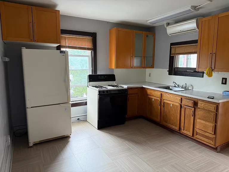 131 Bern St #2F — Photo 12