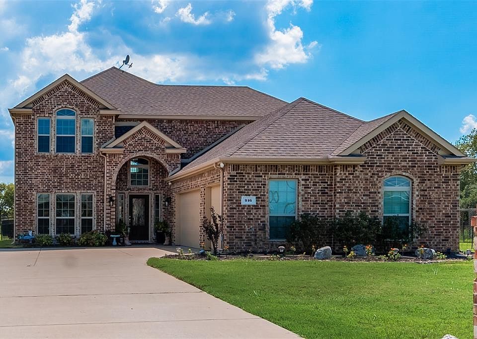1st image of 916 Harmony Cir