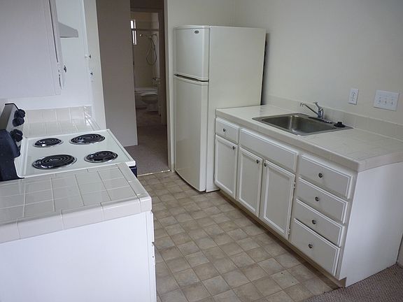 3rd image of 565 Saratoga Ave APT 4