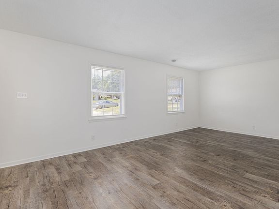 3rd image of 4009 Pebblebrook Ct