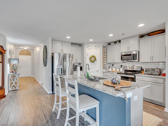 4th image of 1107 Colonial Dr SW