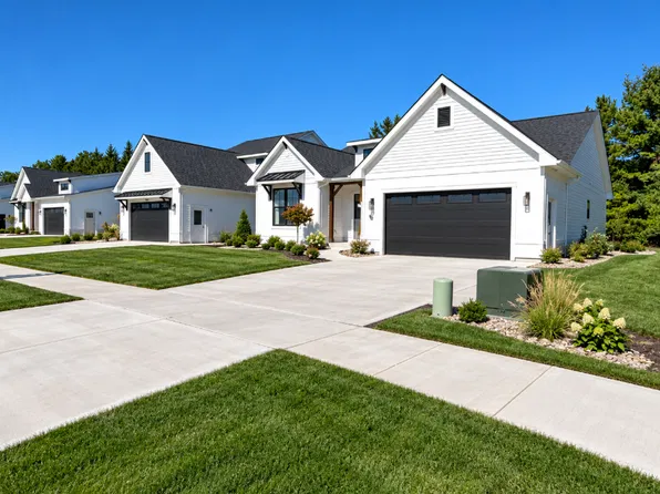 102 Brass Leaf Ct, Midland, MI 48642