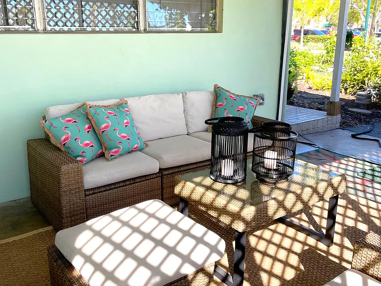 LANAI

Relax in the completely screened-in lanai.