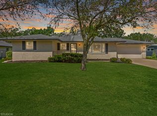 1902 Oak Leaf Dr, South Beloit, IL 61080