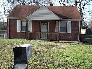 1st image of 902 Crockett St