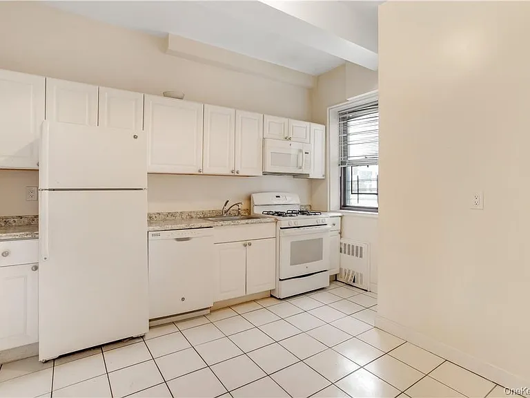 411 Bronx River Rd #9A — Photo 6