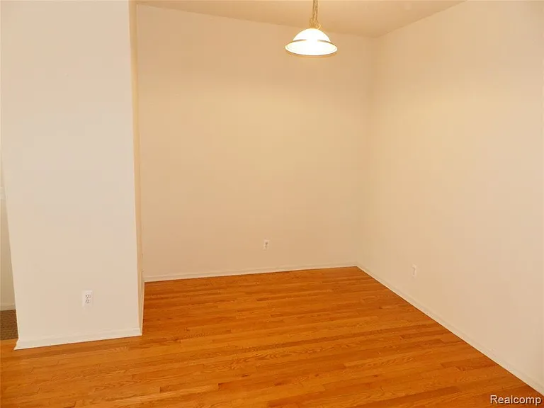 41576 Hamlet Ln — Photo 4
