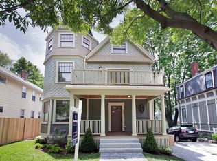 207 Aspinwall Ave, Brookline, MA 02446