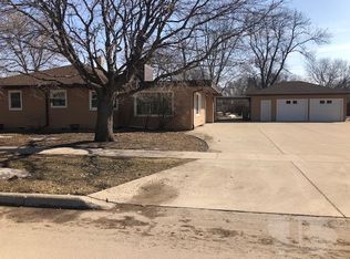 89 3rd Ave NE, Britt, IA 50423