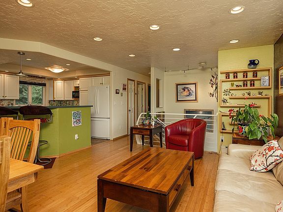 4th image of 3019 Riverview Dr