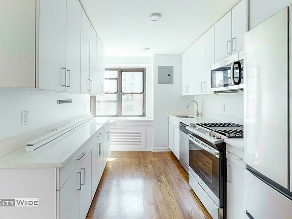 4th image of 400 E 89th St #14Q