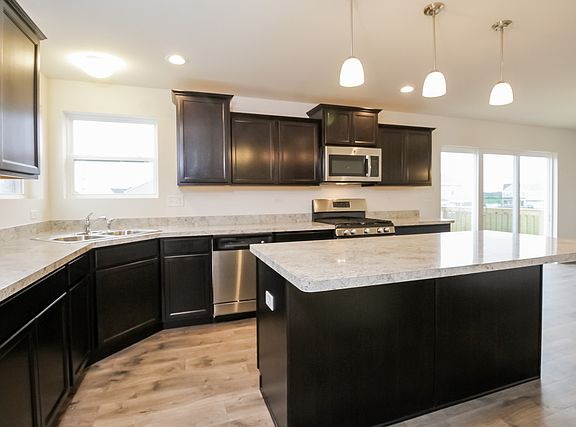 4th image of 2326 Dundee Ln
