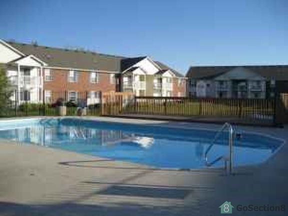 5th image of 2704 Club Lane Dr