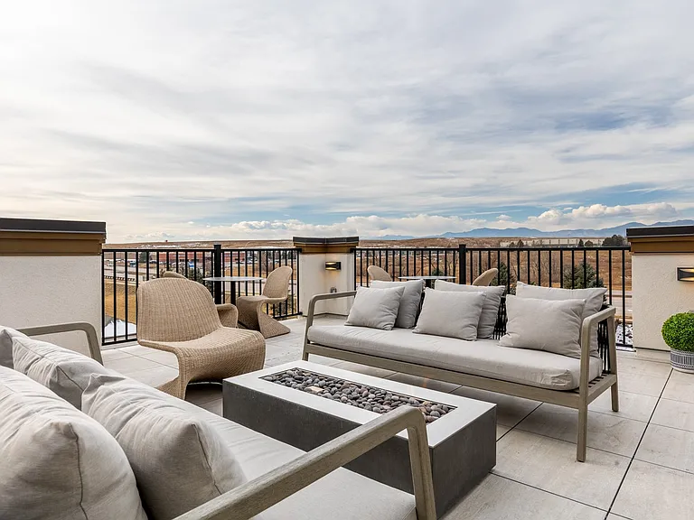 Destination at Arista Sky Lounge