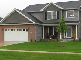 608 Garvey Ln, Chatham, IL 62629