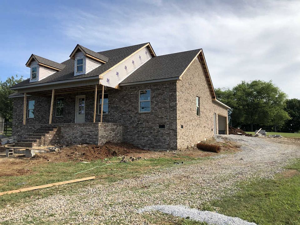 2nd image of 204 Dawn Dr