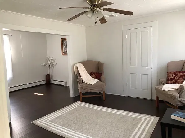 27 Snell St, Sturbridge, MA 01518