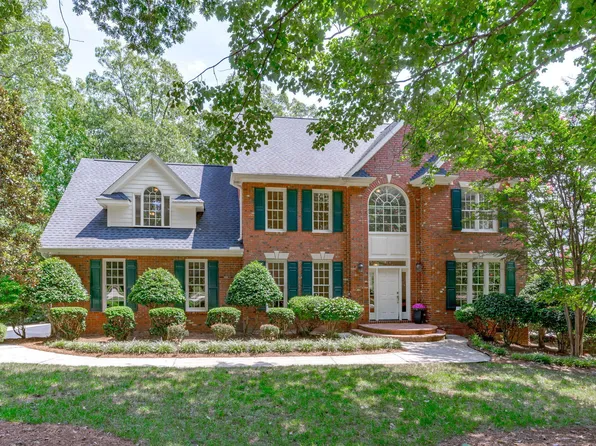 207 Versailles Dr, Cary, NC 27511