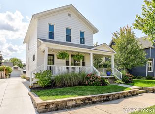 40 E 15th St, Holland, MI 49423
