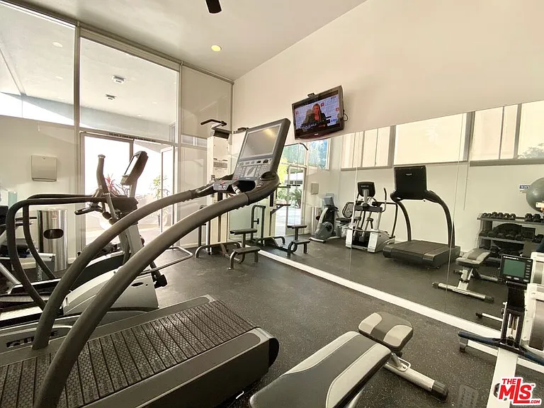 999 N Doheny Dr #406 — Photo 14