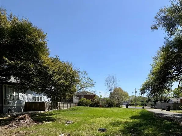 2701 Jackson Blvd, Chalmette, LA 70043