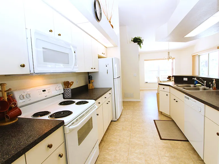 Kitchen - view 1_11182023