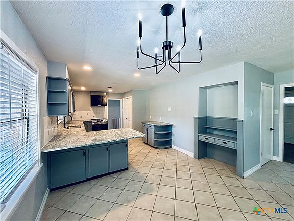 2nd image of 409 Yupon Ave