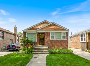 2930 N Kenosha Ave, Chicago, IL 60641