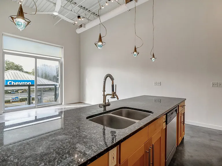 2514 Abercorn St #205 — Photo 23