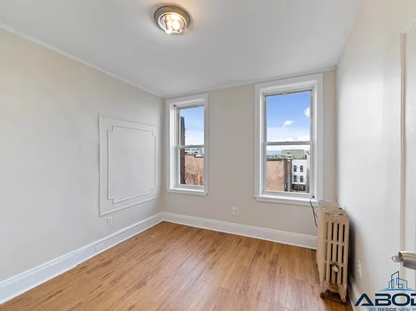 115 Moffat Street image 1 of 9