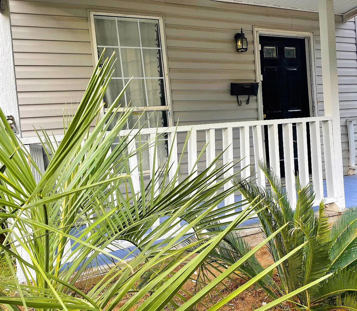 2327 Gardner St — Photo 2