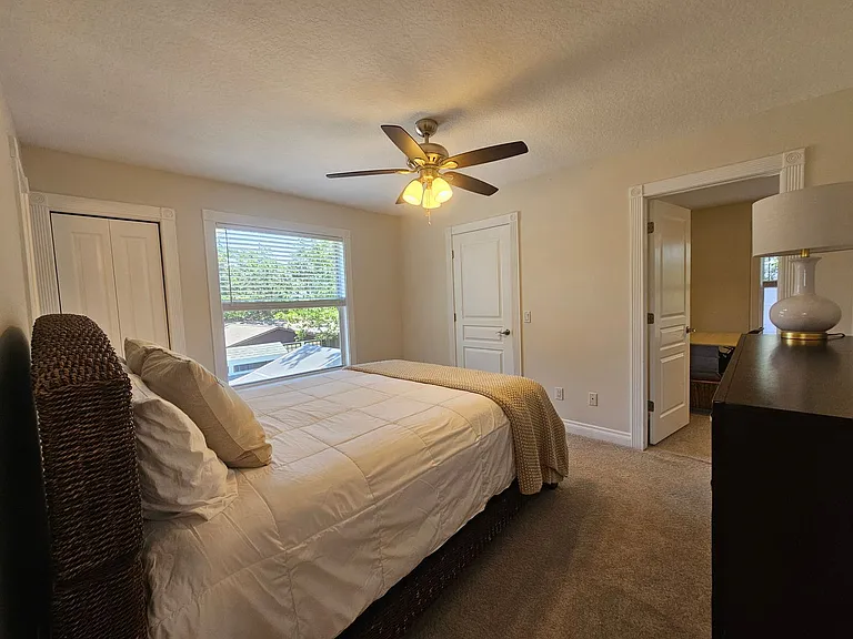7402 S De Soto St — Photo 31
