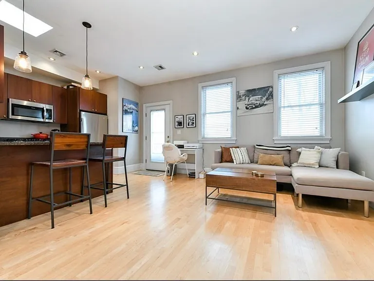 137-139 D St #5 — Photo 2