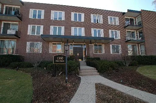 1350 N Western Ave APT 101 photo 1