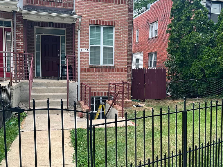4257 Brooks St NE — Photo 35