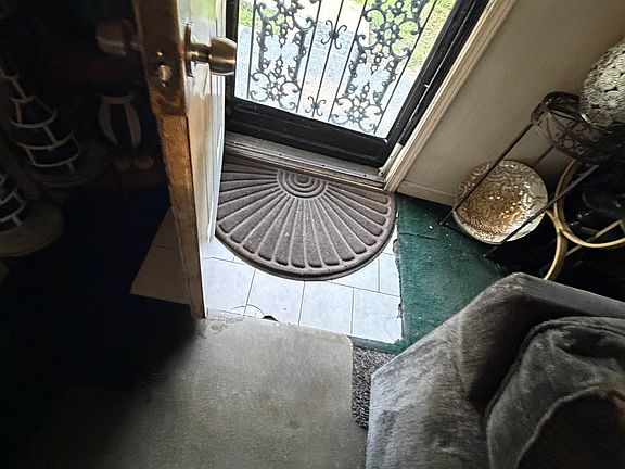 3rd image of 2139 Shannon Ave