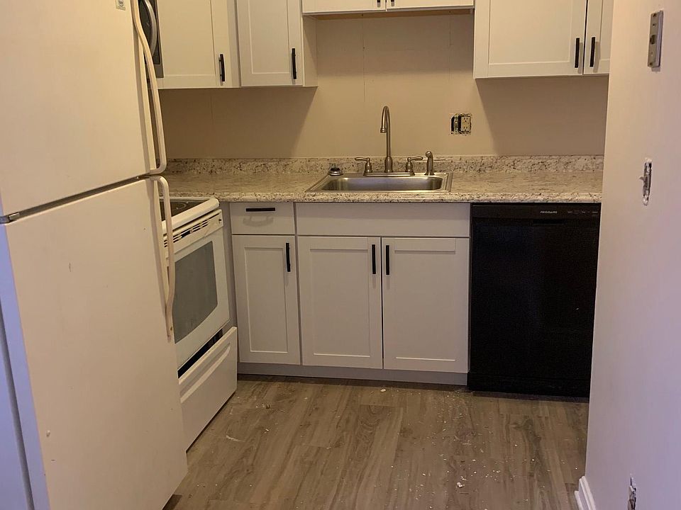 Kitchen with dishwasher