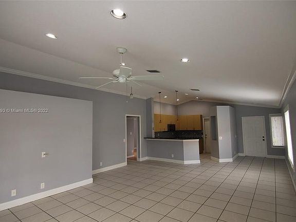 3rd image of 4451 Dogwood Cir