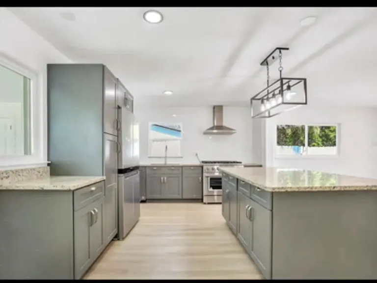 1800 Augustine Dr — Photo 27