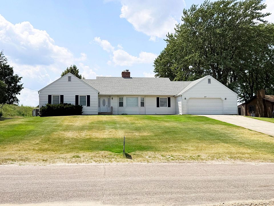 1st image of 817 Skyline Dr