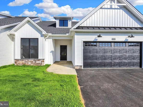 4581 Range Runner Dr, Fayetteville, PA 17222