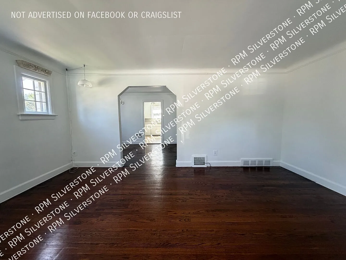 Spacious 2-bedroom — Photo 3