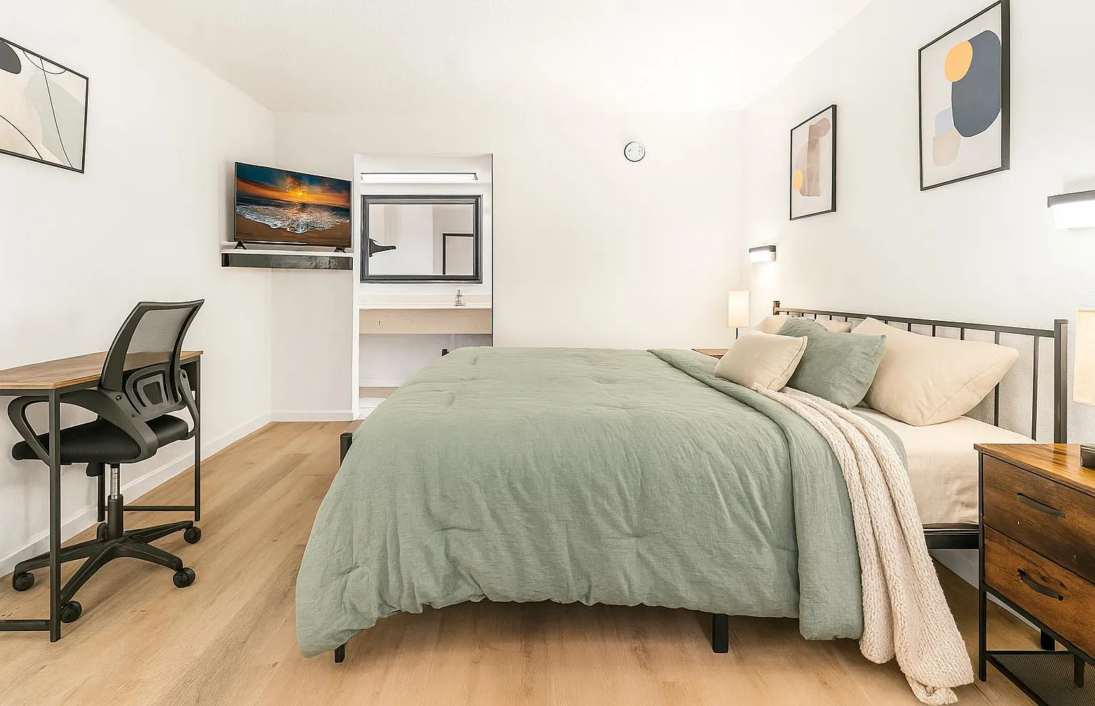 4 bed, 10.0 bath, 7991 sqft, $845 — Photo 2