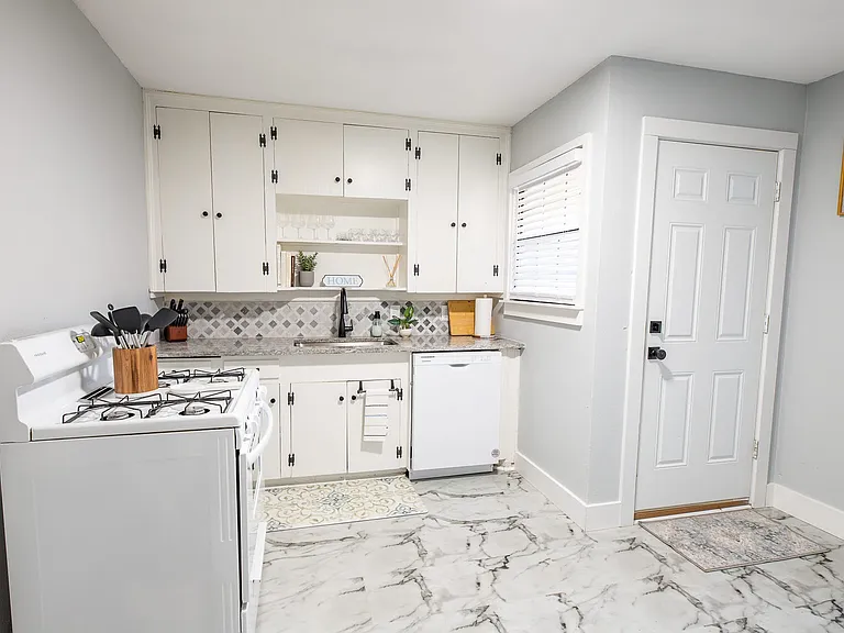 2941 Gossett Dr #B — Photo 10