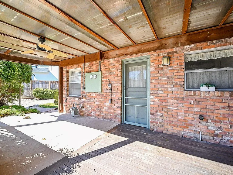 2821 Eastgrove Ln — Photo 25