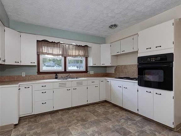 3rd image of 1030 Brown Dr