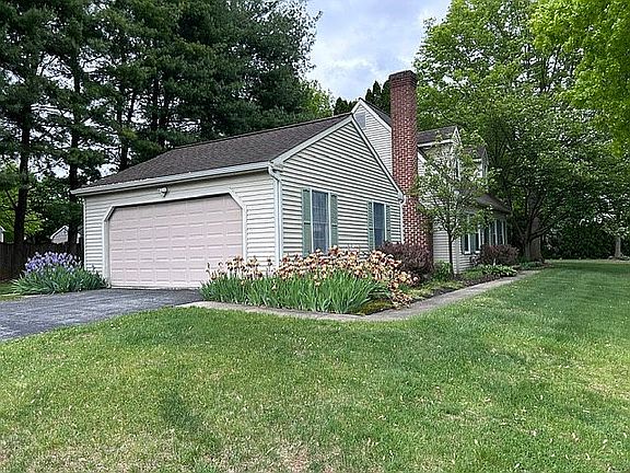 2nd image of 2095 Locust Ln